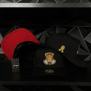 El Rey placa SnapBack hat-black/red