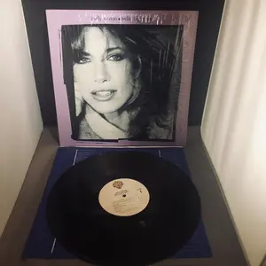 Carly Simon HELLO BIG MAN Vinyl Record LP  1-23886 VG+ vinyl and sleeve