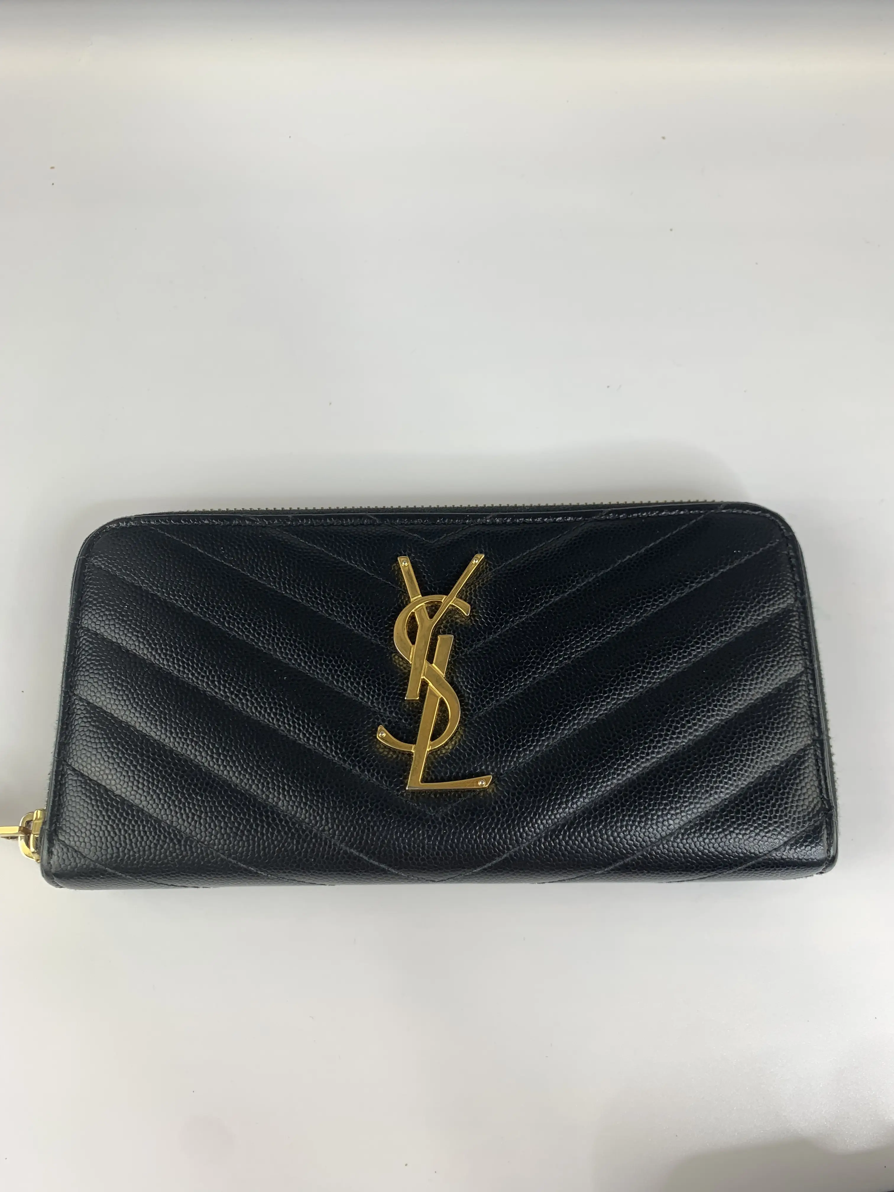 Pre-owned Saint Laurent leather Small Leather Goods Cassandre Zippy Wallet