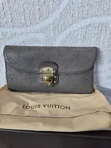 Pre-owned Louis Vuitton leather Small Leather Goods Preowned taupe Mahina wallet