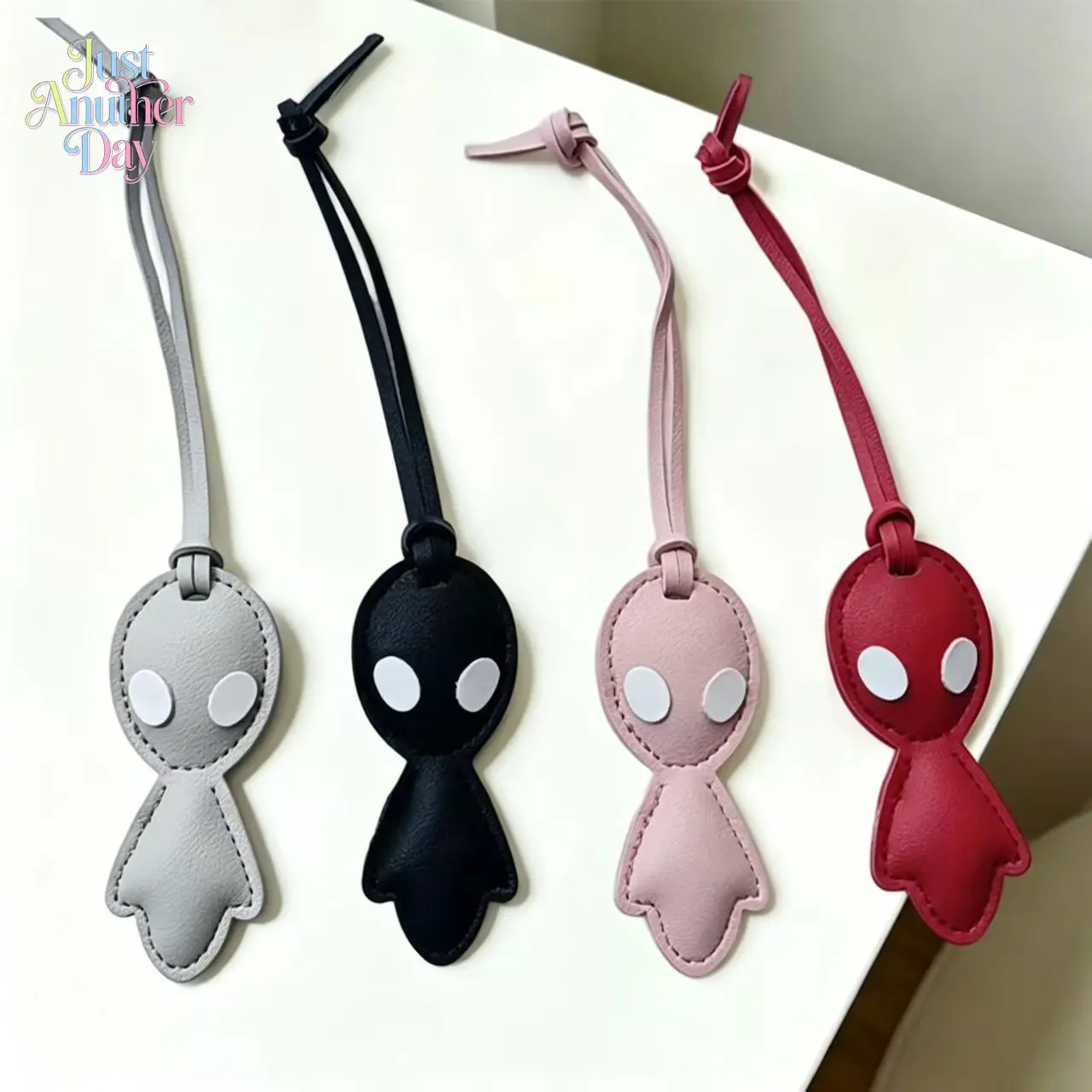 Creative PU Leather Alien Bag Charm Set, Stylish Alien-Shaped Pendant with Hanging Strap, Unique Accessory for Handbags, Backpacks & Keys