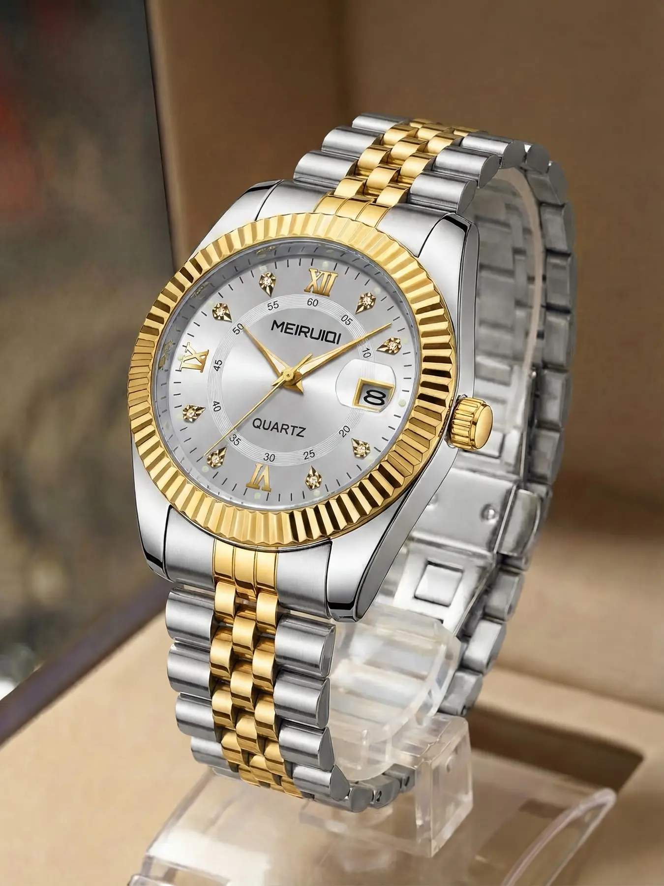 A Ladies' Watch with Two-Tone Gold Steel Bracelet, Roman Numerals, Sparkling Diamond Accents, Elegant and Luxurious, Fresh White Dial, Practical, Magnified Date Window, Waterproof, Quartz Movement, Fashionable Watches
