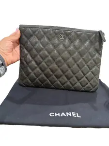 Pre-owned CHANEL Caviar Leather Small Leather Goods Black Caviar 11 inch. Clutch with Dust Bag Perfect for Daily Use