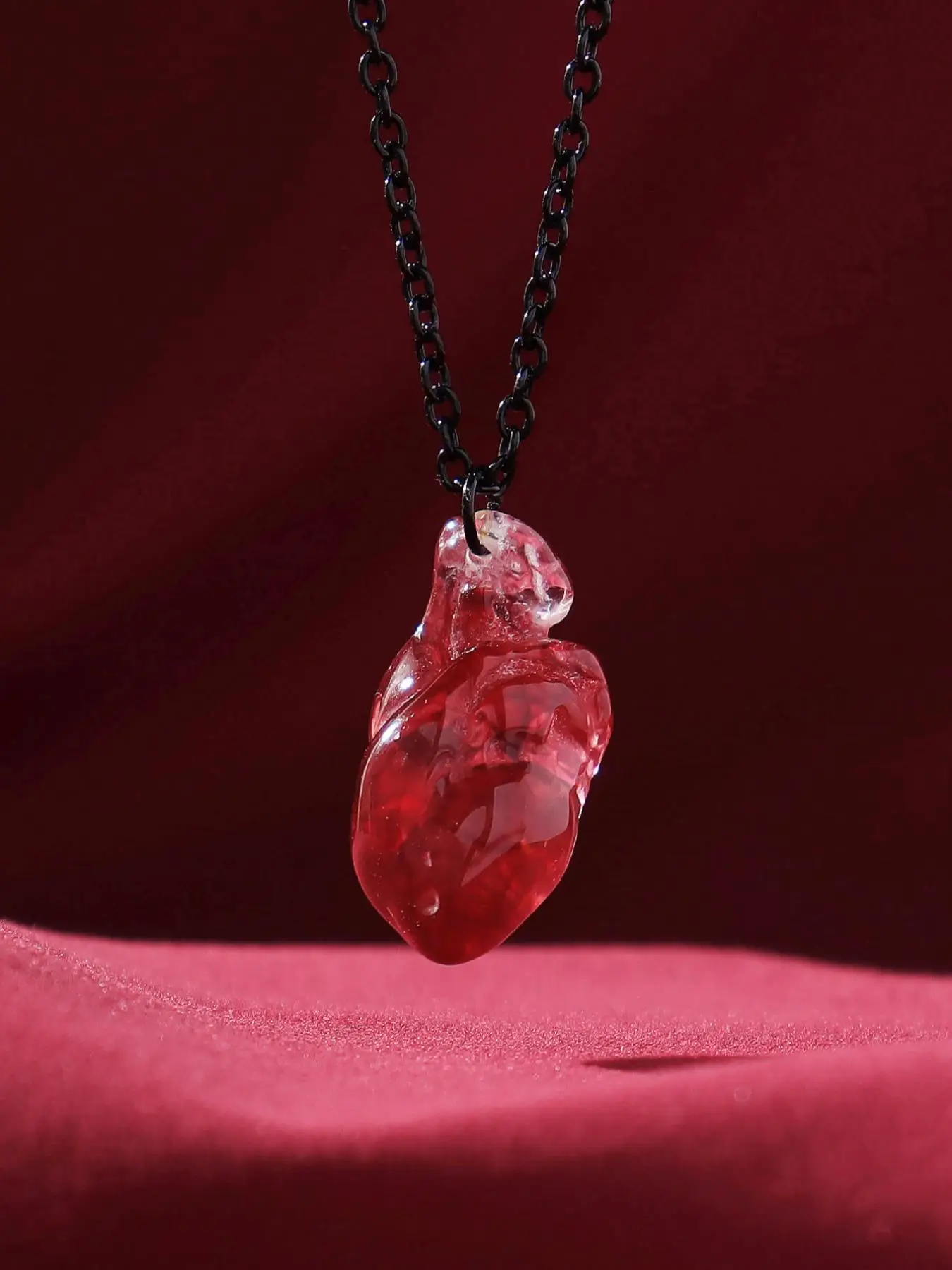 Women's Synthetic Resin Pendant Heart Necklace, Street Trend Chain Matching Necklace with Resin Heart Charm, Fashion Jewelry Goth Accessories for Men
