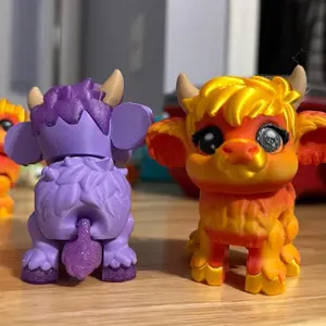 Articulated Highland Cow Fidget Toy – Sparkle Hair, Moving Head, 3D Printed Cute Desk Pet