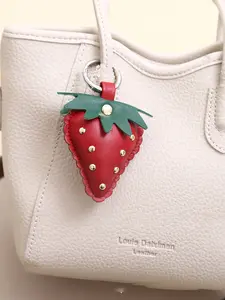 Strawberry Keychain Bag Charm, Fashion Bag Charms, PU Leather Dinner Bag Accessory, Stylish Fashion for Women, Ideal Small Gift for All Seasons