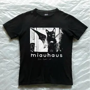 Y2K Style Punk 2000s Retro Baby Tees Cybery Grunge Emo Girls Graphic Print T-shirts Harajuku Mall Gothic Short Sleeve Crop Tops Women's Summer Top Emo Rock Girl Women Baby Tees Y2k Tops Anime Girl Trashy Y2k 2000s Harajuku Gothic Kawaii