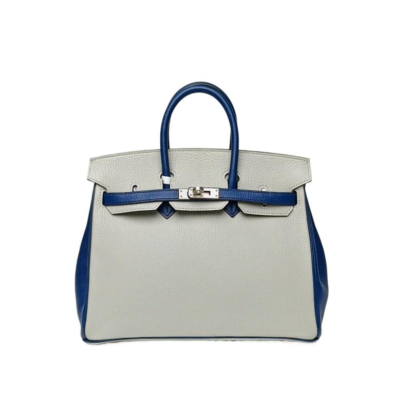 Pre-owned HERMÈS Birkin 25 80 pearl grey with 73 gemstone blue. Chevre sheepskin. Y pattern. Silver buckle.