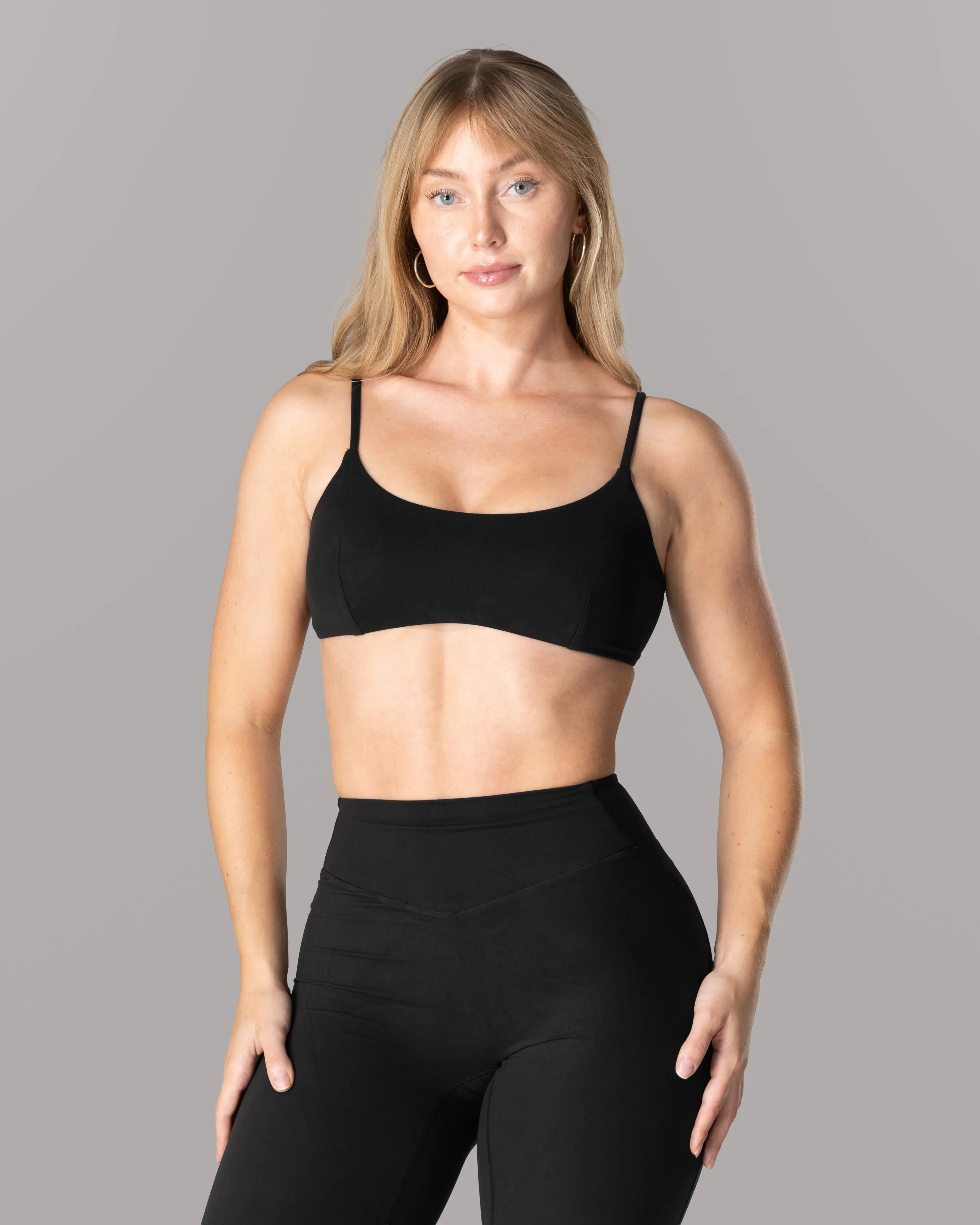 Alphalete Women's Vic Bra - Black, Padded Workout Bra, Fitted, Removable Pads, Support Training Top