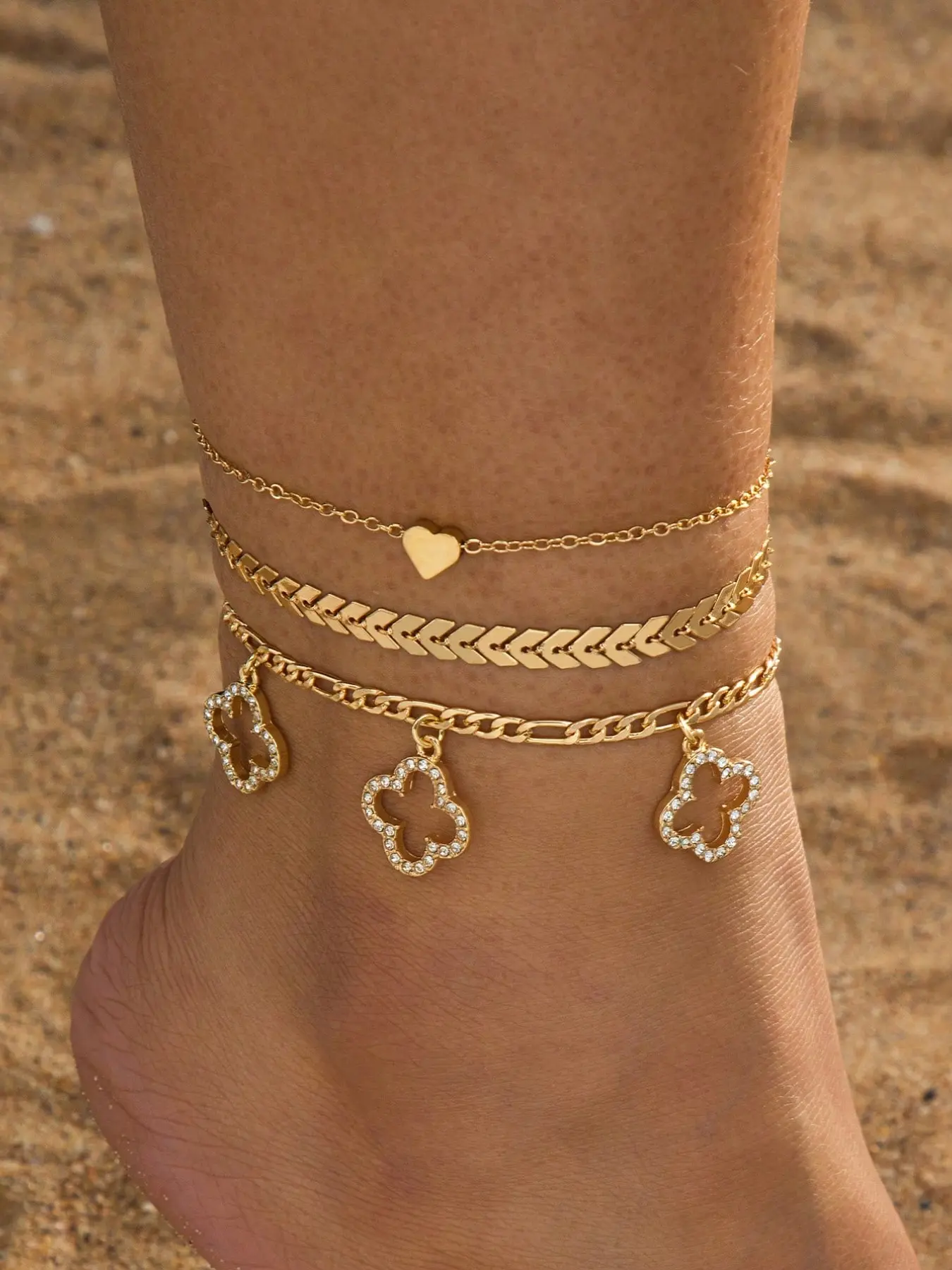 Three-Piece Summer Vacation Beach Style Chain Sweet Lucky Sparkling Hollow Clover Heart Pendant Women's Layered Anklet Set Foot Jewelry Dainty Layered Anklet