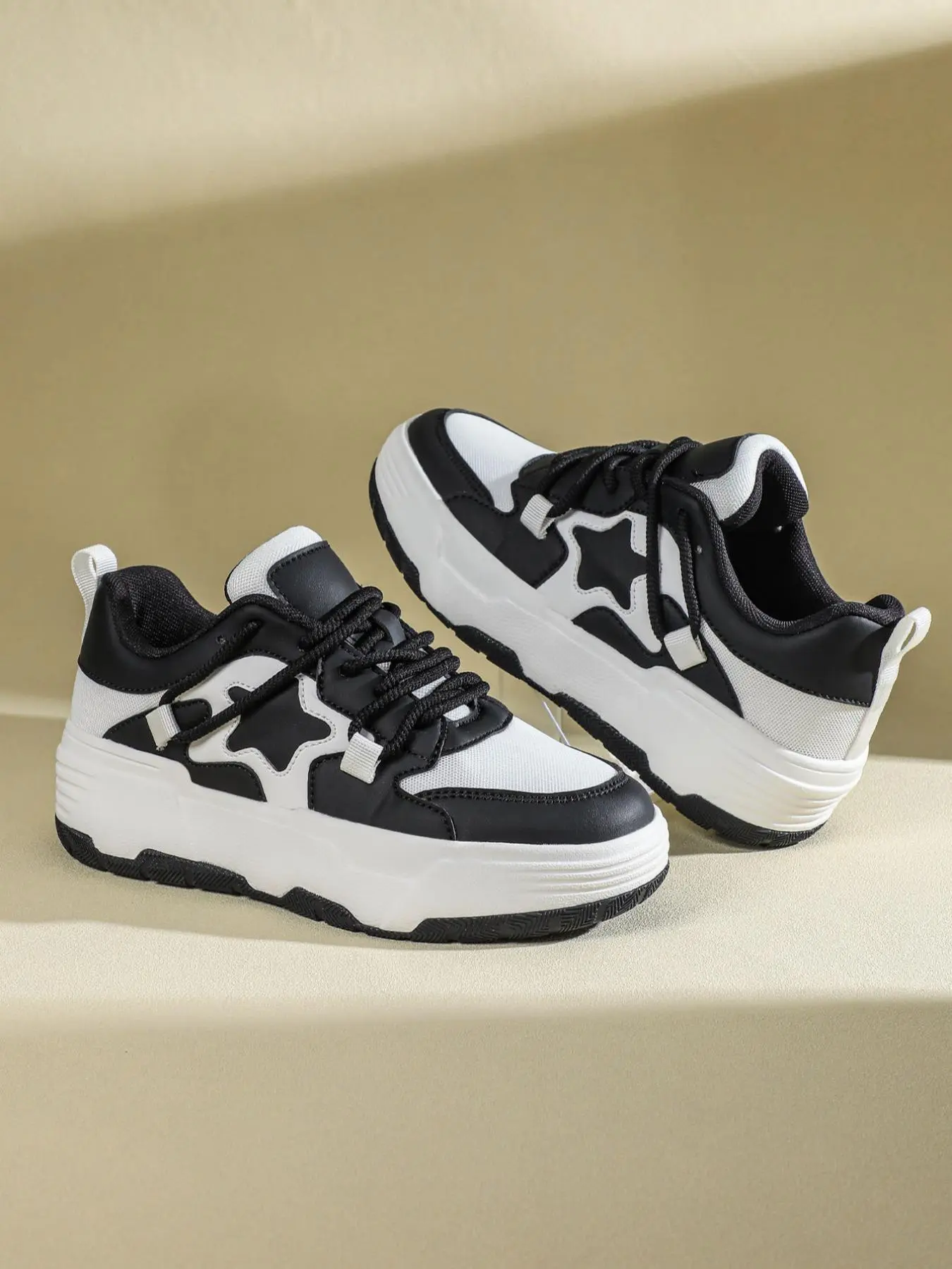 Men's Fashionable Colorblock Star Pattern Lace Up Low Top Sneakers, Casual Comfortable Breathable Sports Running Athletic Shoes, Running Trainers, Male All-match Round Toe Shoes for Daily Wear
