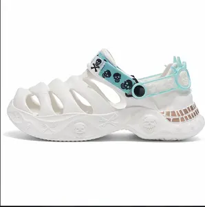 Unisex Skull & Crossbone Print Hiking Clogs, Waterproof EVA Sandals with Adjustable Strap, Non-Slip Closed Toe for Outdoor Adventures, Sports Footwear