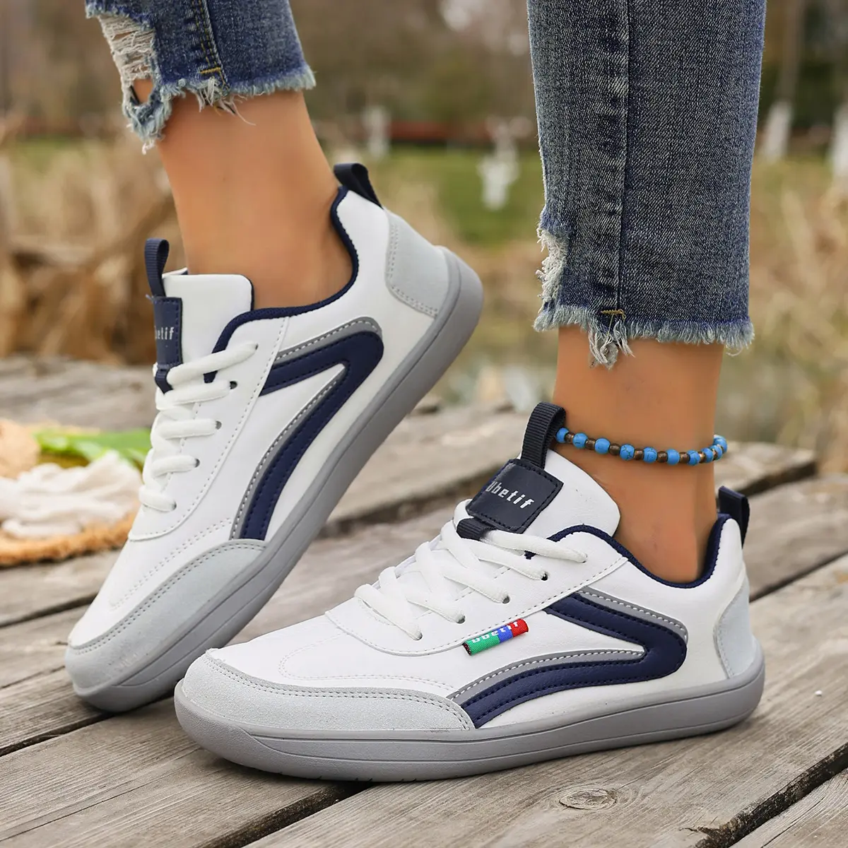 Women's minimalist casual sports shoes, classic fitted low heel design