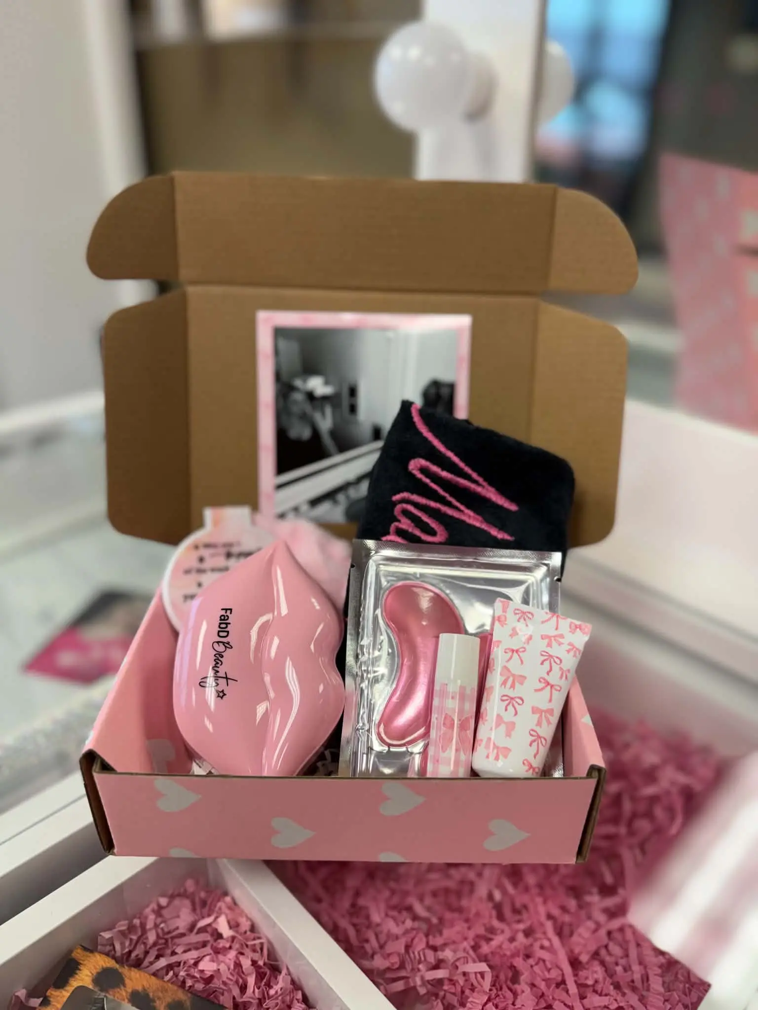 FabD Beauty Insiders Monthly Themed Beauty Box - August2026 (Choose the Subscription Option) Glam Set Combination Set Makeup Lash Mirror Cosmetic