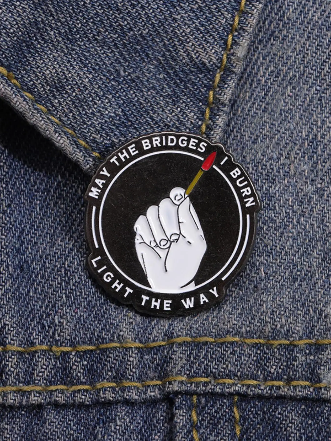 Hand & Letter Design Round Shaped Pin Brooch Pin, Fashion Alloy Enemel Badge, Cute Accessories As Gifts for Her & Him for Daily Vacation Holiday Party