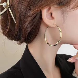 14K Gold Plated Large Twisted Hoop Earrings, 50mm Diameter, 5mm Width Hypoallergenic, nickel-free lead-free. Anti-tarnish and fade-resistant, these lightweight women’s earrings are perfect for everyday wear and parties. The ideal gift for your loved one.