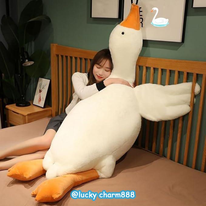 Cute Big White Goose Plush Pillow Toy! Large and irresistibly huggable, it's a favorite for both kids and adults. Suitable for all beds, offering coziness whether you cuddle or clamp it. A practical and sweet sleep companion.
