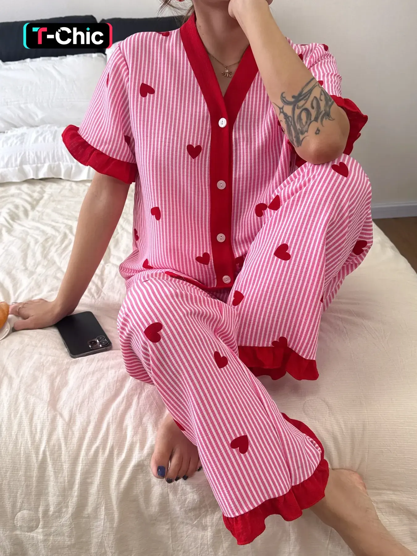 Valentine's Day Elegant Chic Loose Women's Sleepwear Set, Heart Pattern V Neck Short Sleeve Top and Long Pants, Lightweight Polyester Homewear, Pajama Set, Loungewear, Pjs, Pyjamas