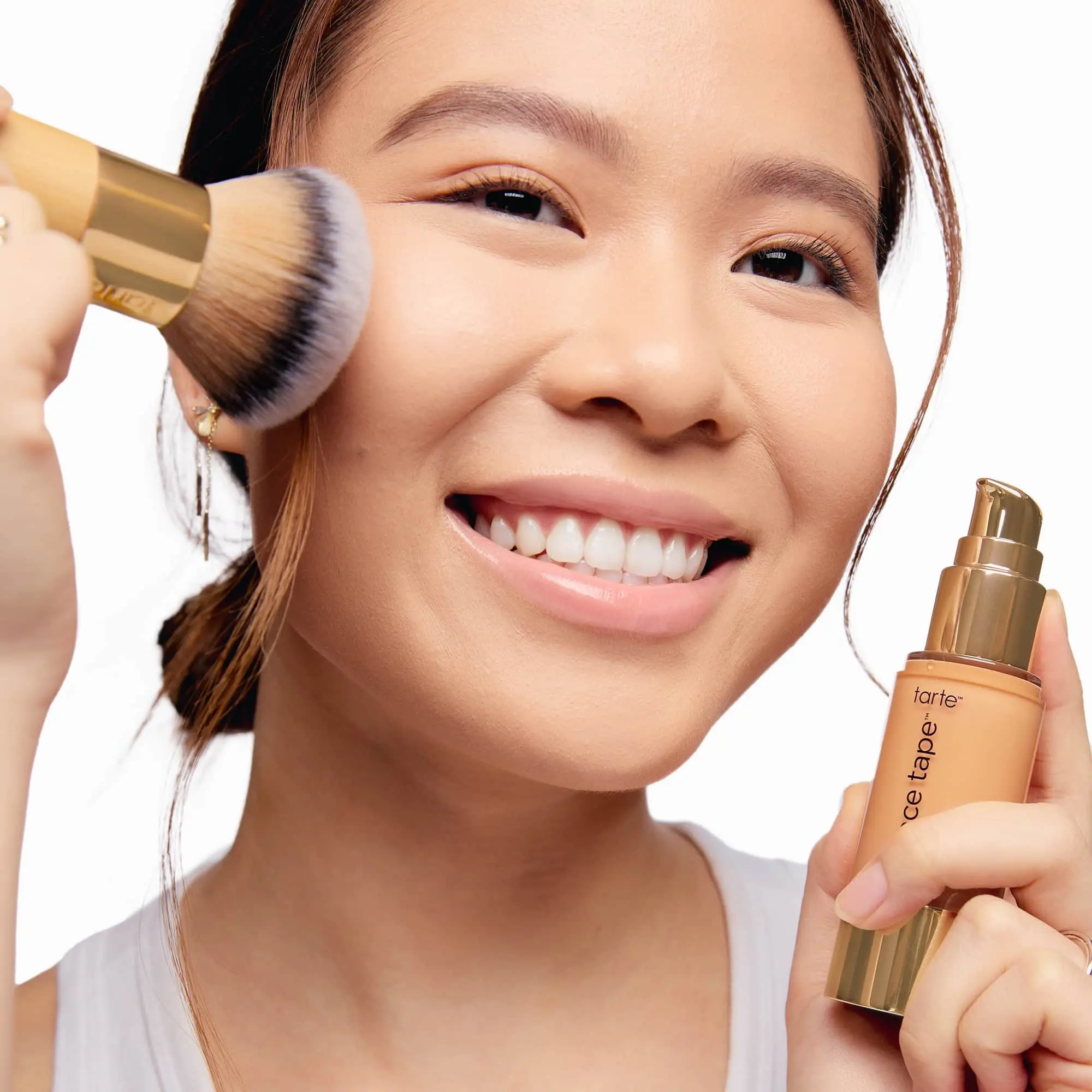 the buffer™ brush - fluffy, dome foundation brush