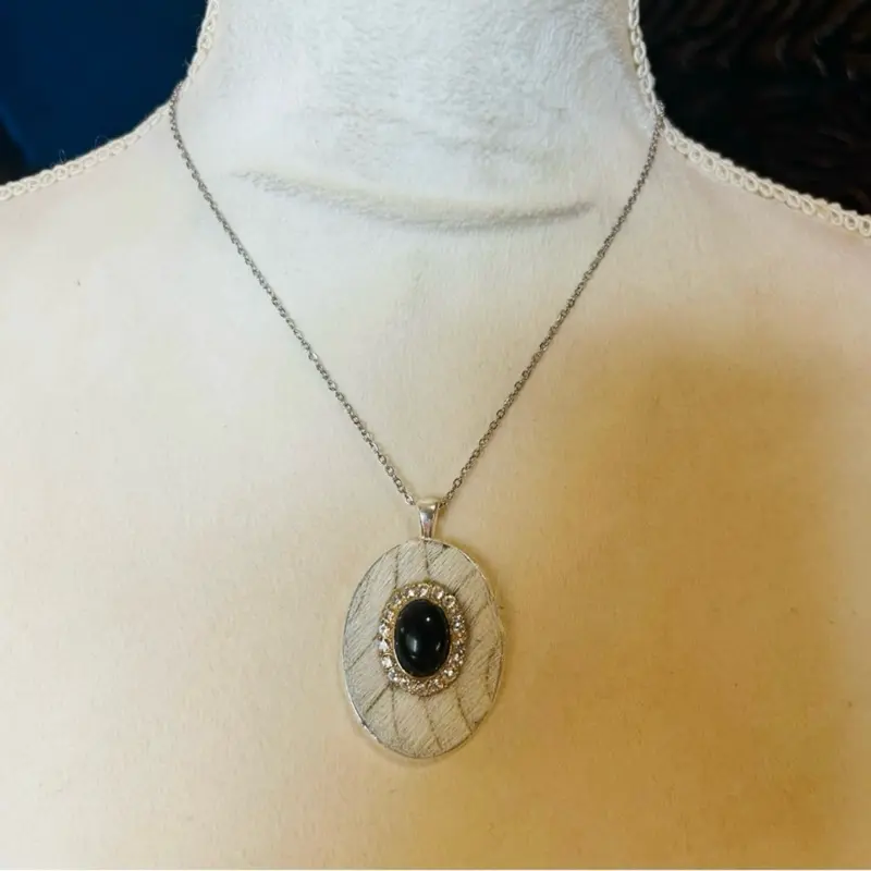 Handcrafted cowhide vintage gem cameo pendant on chain necklace