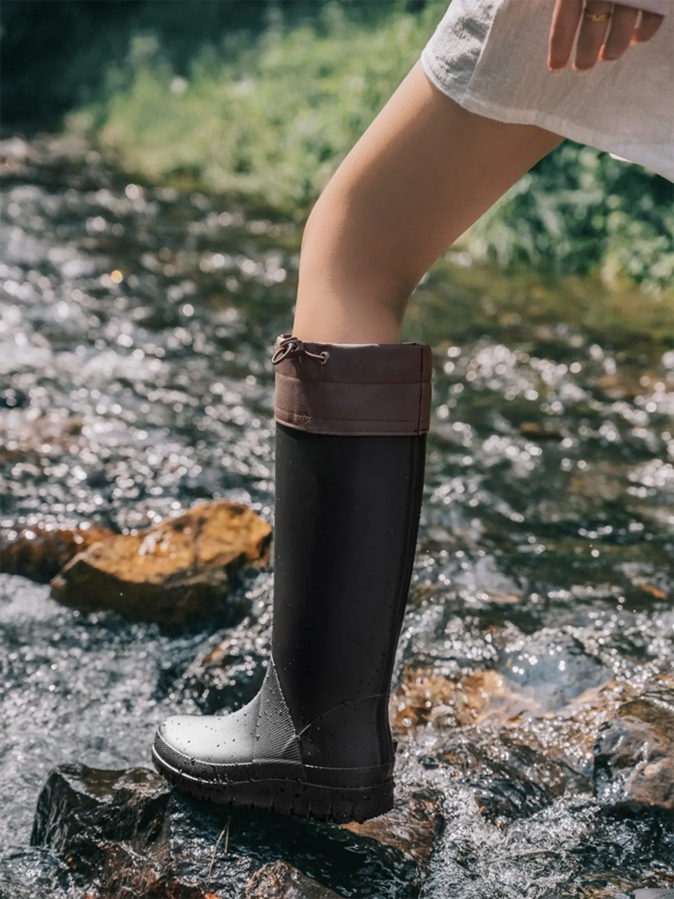 Women's Waterproof Lightweight Outdoor Rain Shoes, Fashionable Rain Boots, Long Tube Anti-Slip Foldable Soft Design, Comfortable Insole for Hiking and Trekking, Waterproof Footwear