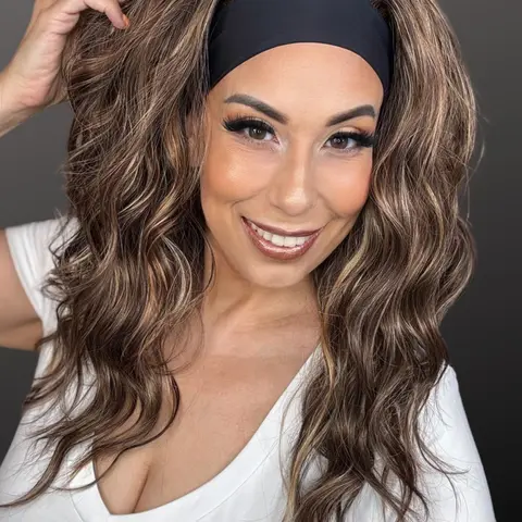 MACA BAKA Romy Brown Caramel Blonde Ombre Highlight Headband Wigs Wear and Go Glueless Low Density 20 Inches Brunette Long Soft Beach Wave Synthetic Wigs for Women Easy to Wear