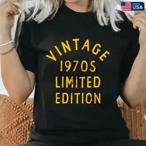 Mens Vintage 1970s Limited Edition T Shirt Funny Cool 1970 Theme Classic Tee for Guys Mens Funny T Shirts Cool Vintage Fashion T-Shirt Gift Classic Menswear Funny Vintage Short Sleeve Novelty Tees for，100% Cotton Unisex T-Shirt S-5XL
