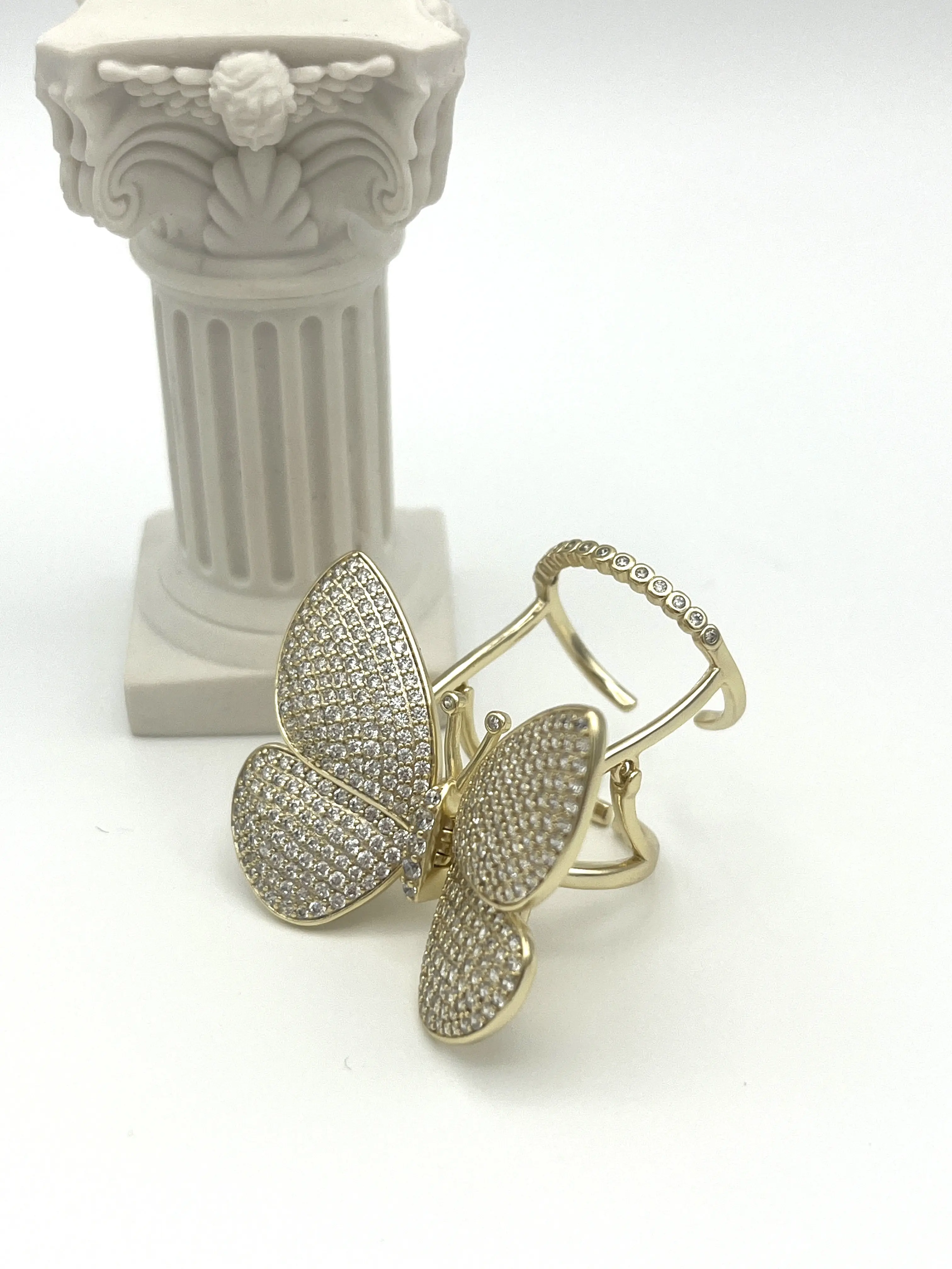 Novel butterfly ring with moving wings, elegant ring with zirconia hoop and adjustable finger decoration, 14k gold plated