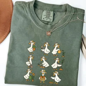Comfort Colors Cute Goose Gardening Shirt, Funny Gardener Tee, Goose Farmer Graphic T Shirt, Garden Lover Gift, Plant Mom Tee, Vegetable Patch Shirt
