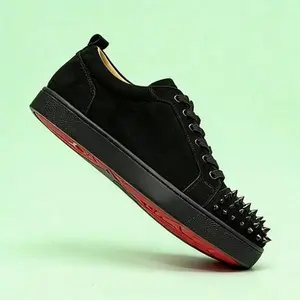 High-end fashion men's black low-top suede sports shoes with studs and casual style