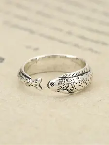 Vintage-Style Ancient Silver Color Fish Charm Open Ring, Unisex Jewelry for Daily & Festive Wear, Ideal Gift for Friends, Vintage Embossed Ring