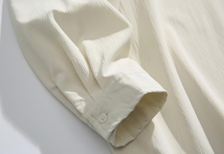 New Chinese-style long-sleeve top featuring bamboo leaf embroidery, a loose fit, frog buttons, design-forward retro high-end feel, and a drapey silhouette—a relaxed casual top with premium quality.