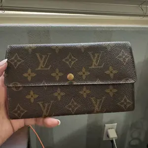 Pre-owned Louis Vuitton canvas Small Leather Goods Preowned Monogram Long Sarah Wallet