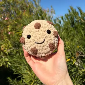 Crochet chocolate chip cookie