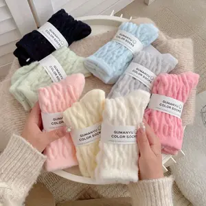 Women's 5-Pair Basic Breathable Mid-Tube Winter Socks - Soft Polyester Plush Knit Fabric, Chic Letter Patch, Solid Color Underwear Socks, Breathable Socks