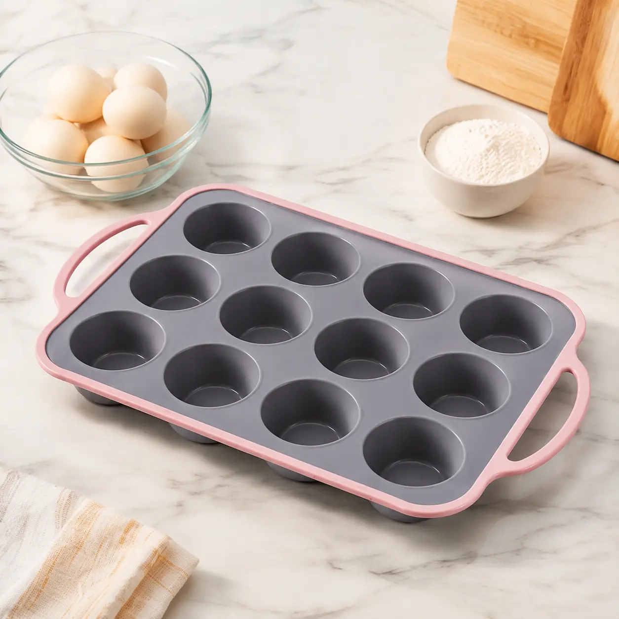 12-Cup Nonstick Silicone Muffin Pan with Sturdy Metal Reinforced Frame, Food Grade BPA-Free Silicone Molds, Heat Resistant Reusable Mold for Muffins, Cupcakes, Oven Safe, Easy Release, Dishwasher Safe Nonstick Cupcake Pans, Baking Tools