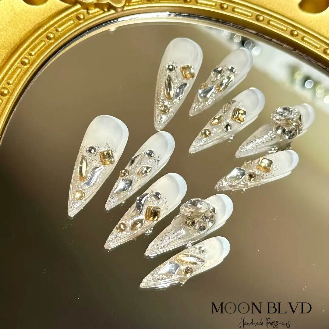 Champaign Gold | 680 Long Stiletto | MoonBlvd Nails | Luxury Press-on Nails | 3D Nail Art