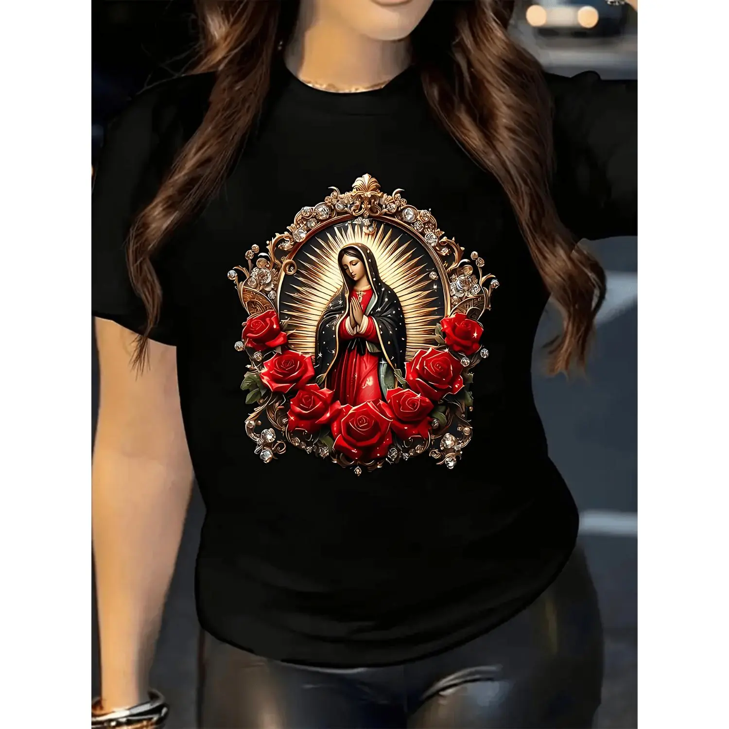New Women'S Printed Round Neck Short Sleeve Casual T-Shirt, Spring And Summer Fashion, Featuring a Virgin Mary Praying Among the Roses, Perfect As a Gift for Sisters Or Wives.