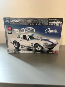 Hot Wheels Grand Sport Diecast white