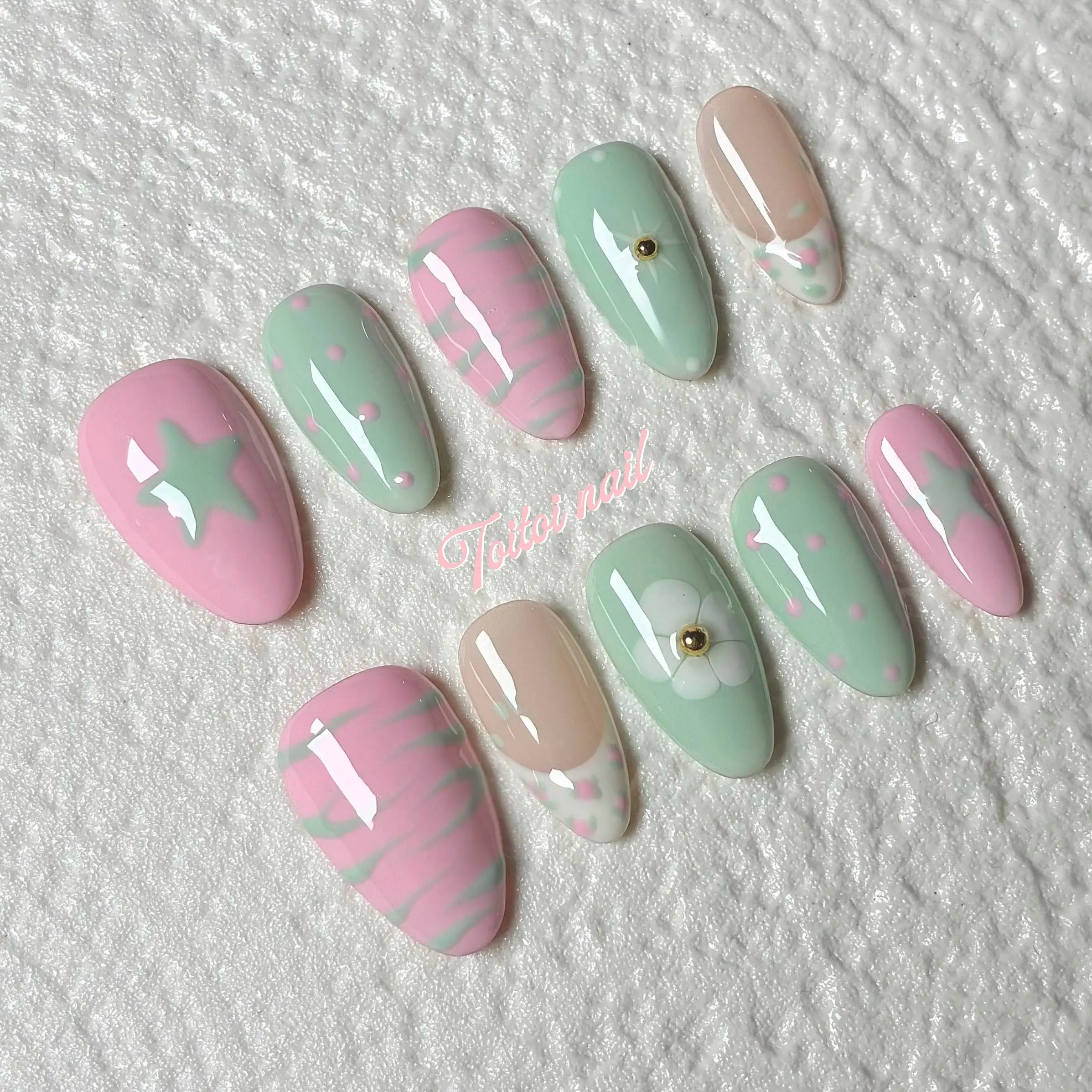 Peach Starry Handmade Press-On Nails, Decorative Nails | Short Oval Shape, 10pcs | Fresh Girl Style | Pink-Green Contrast & Star Polka Dot | High Gloss Finish | Reusable DIY Nail Art Kit for Spring | Trendy Cute Look