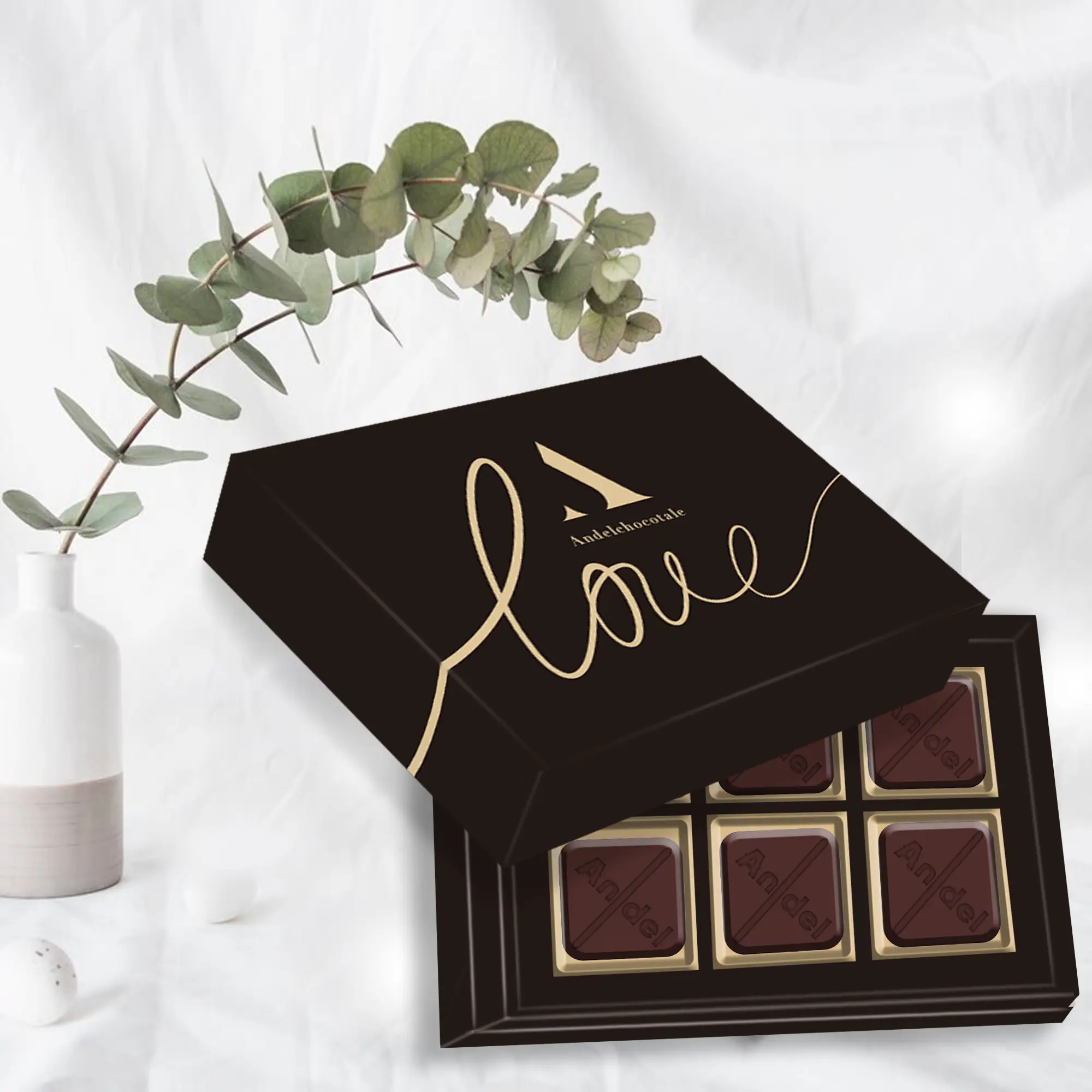 Beautifully packaged chocolate chips gift box, an ideal dessert for night enjoyment, and also a good choice for gifts Snack Bonbon