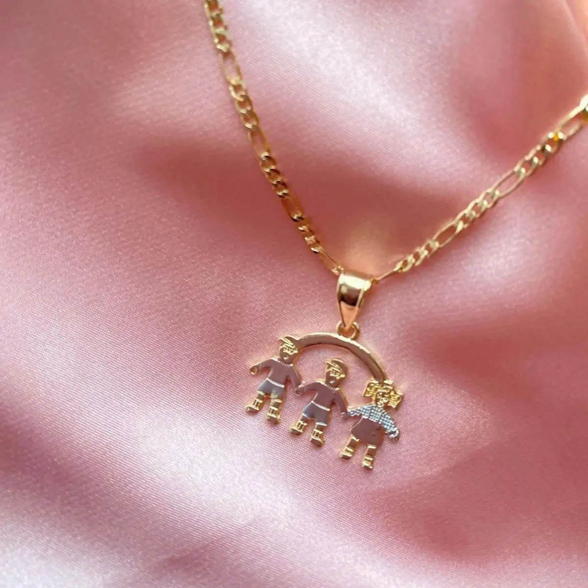 2 ninos 1 nina Female necklace 2 ninos 1 nina Female necklace