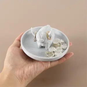 Highland Cow Ring Holder with Circular Dish, Cute Unique Women Gift, Plastic Farmhouse & Bohemian Style Jewelry Organizer for Home Decor,Christmas Gifts, Jewelry Storage Unit