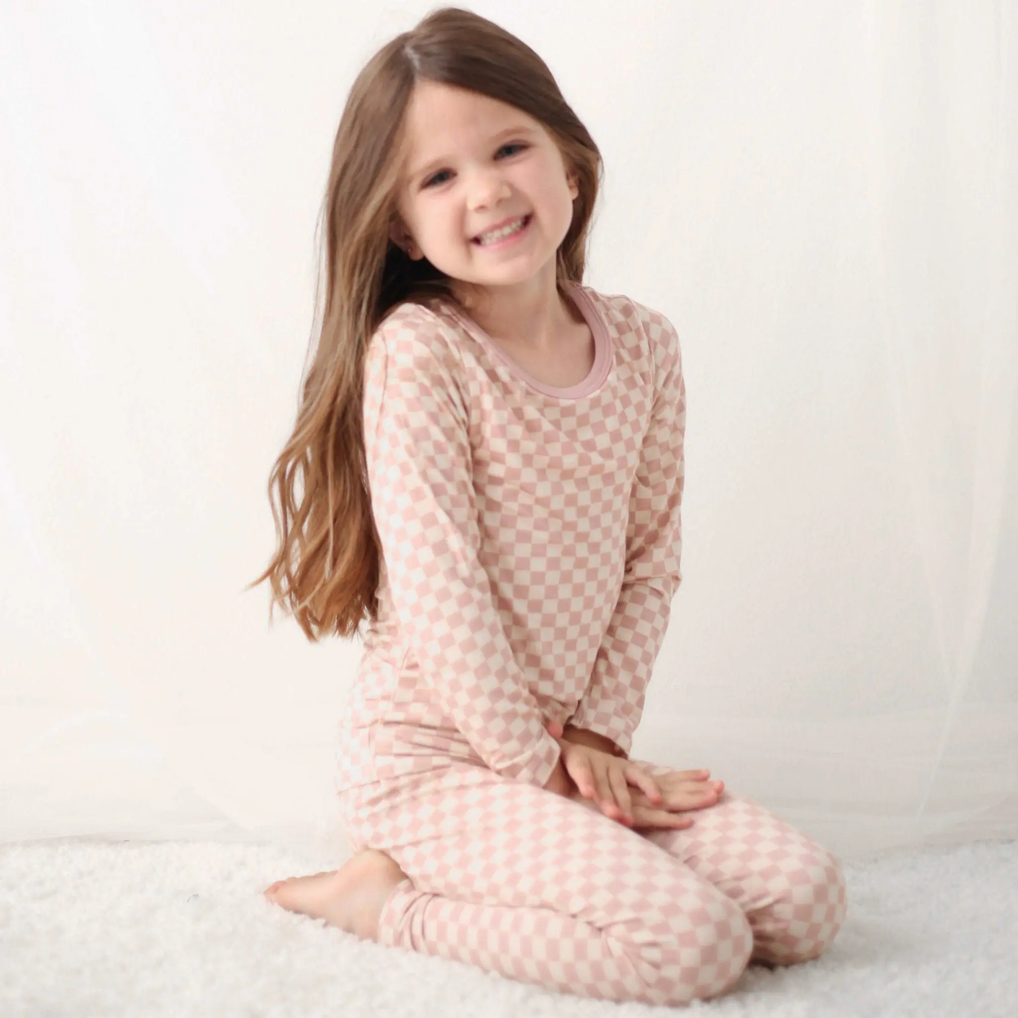 BESTAROO Checkers Pink Jammies Bamboo Pajama Set for Kids – Super Soft 93% Bamboo 7% Spandex, Ultra Stretchy Fabric, Snug-Fit Top and Pants, Cozy Matching PJs, Sizes 2T–7