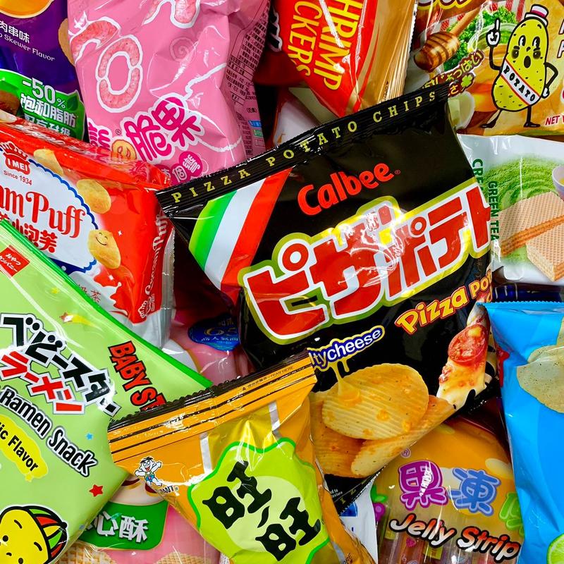 12 Full-Size Items Assorted Asian Snacks Mystery Box -4~5lbs Package Weight Included- Sweet & Savory items Rice crackers, Candies, Jellies, Gummy, Chips, Beverages - Perfect Gift Bundle Random Surprise Set
