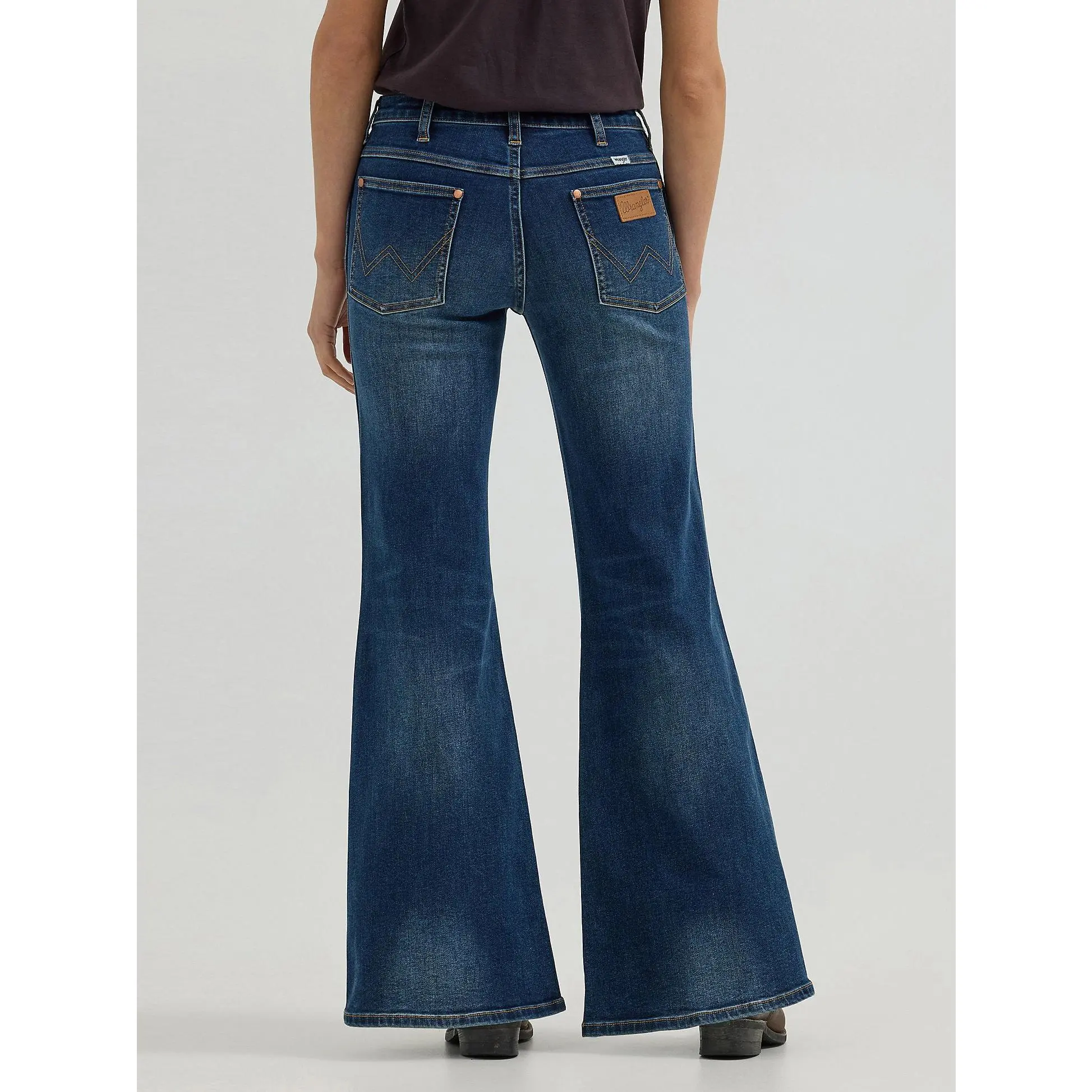 Wrangler Women's Carly High Rise Jeans with Flared Legs, Slim Fit Stretch Cotton Blend with 23% Polyester and 1% Elastane in Midnight Wash, Button, Zip-Fly, Leg: Flare, High Waist, Bottoms, Stacked Flare Jeans, Bell Jeans