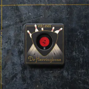 Dr. Herringbone Kingpin Vulcanite Triangle Pick - Heavy