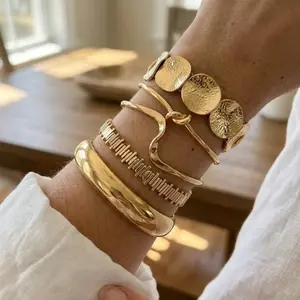 5pcs Vintage Exaggerated Luxury Geometric Design Wide Metal Gold Bangle Set, Stack Bracelets, Suitable For Everyday Wear And Gifting
