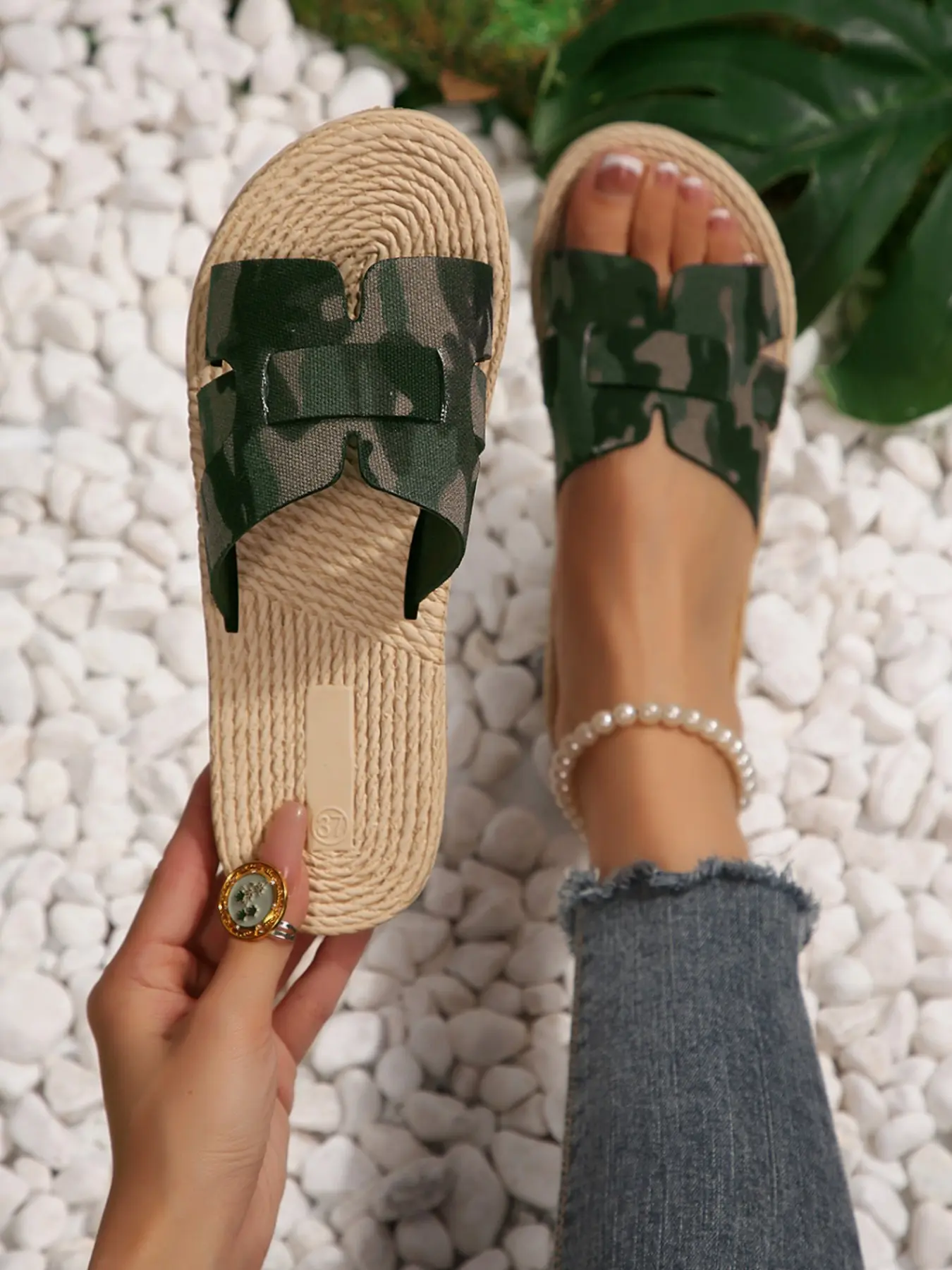 Summer Camouflage Straw-Style Sandals, Flat Non-Slip Beach Shoes, Versatile Women's Footwear for Vacation and Daily Use, Casual Flat Sandals, Anti Slip Sandals