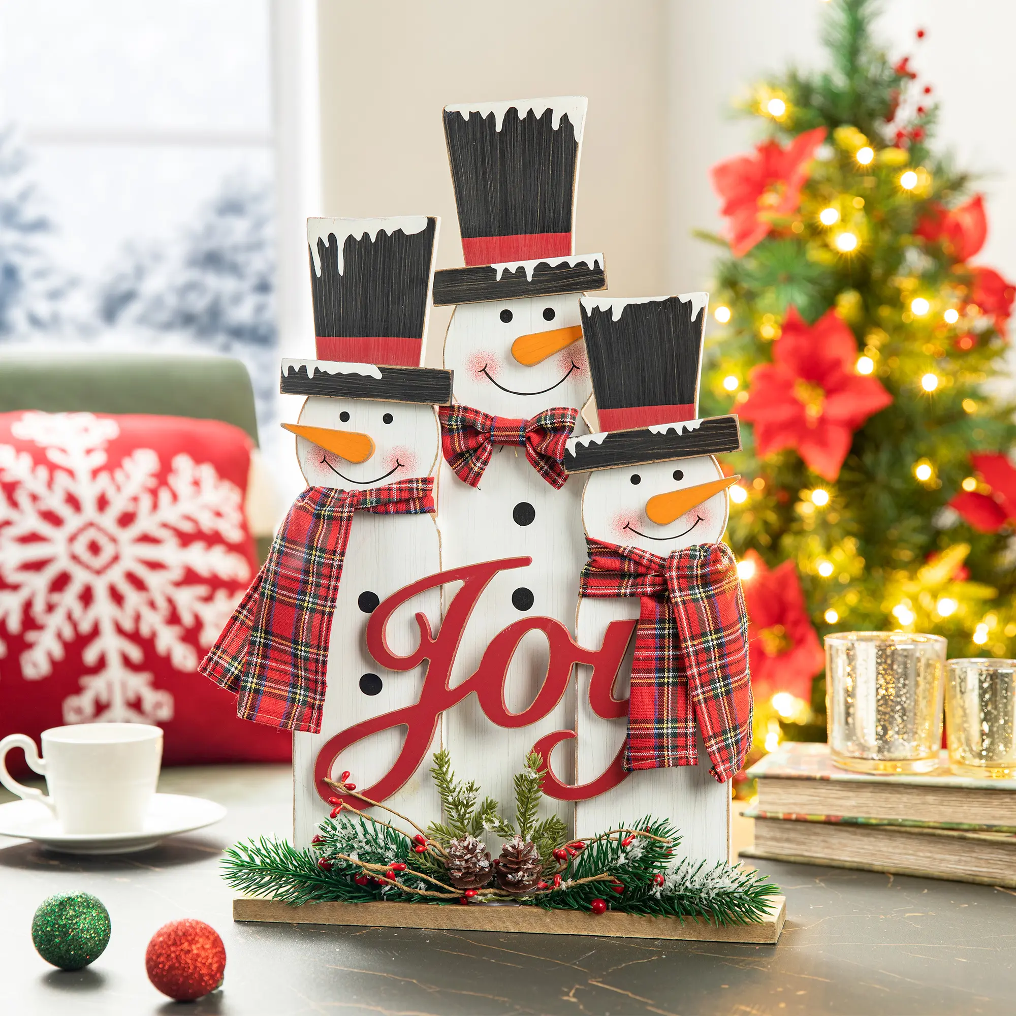 Glitzhome 18-in Festive Style Christmas Wooden Snowman Family Table Decor, Fitted Box Included, Ideal for Christmas Display, Decorative
